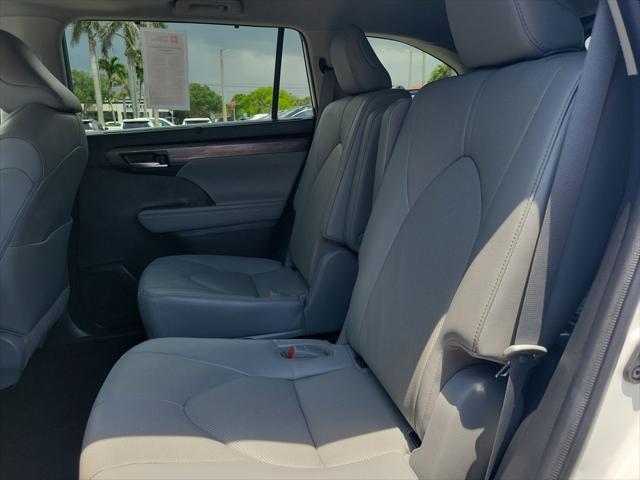 used 2022 Toyota Highlander Hybrid car, priced at $38,552