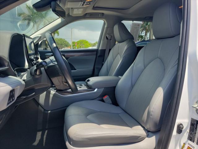 used 2022 Toyota Highlander Hybrid car, priced at $38,552
