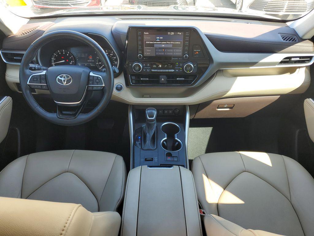 used 2021 Toyota Highlander car, priced at $26,772