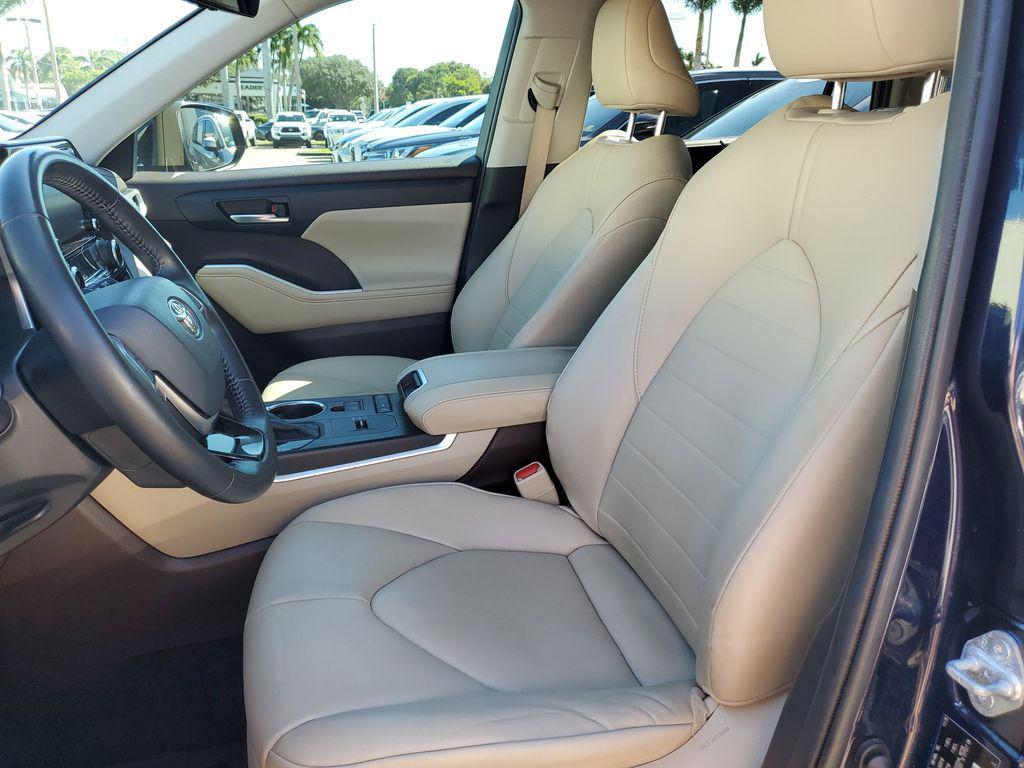 used 2021 Toyota Highlander car, priced at $26,772