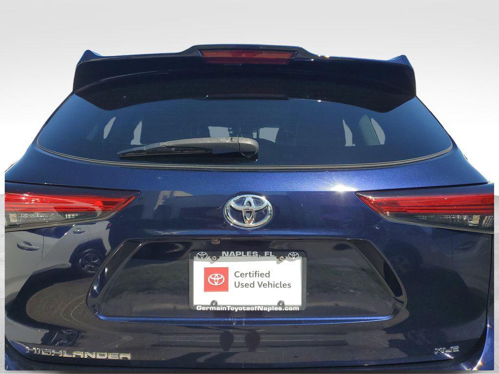 used 2021 Toyota Highlander car, priced at $26,772