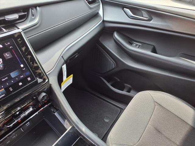 new 2025 Jeep Grand Cherokee car, priced at $44,170