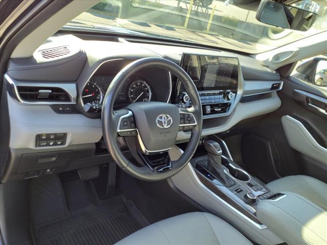 used 2021 Toyota Highlander car, priced at $33,000