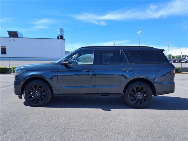 new 2025 Lincoln Navigator car, priced at $109,245