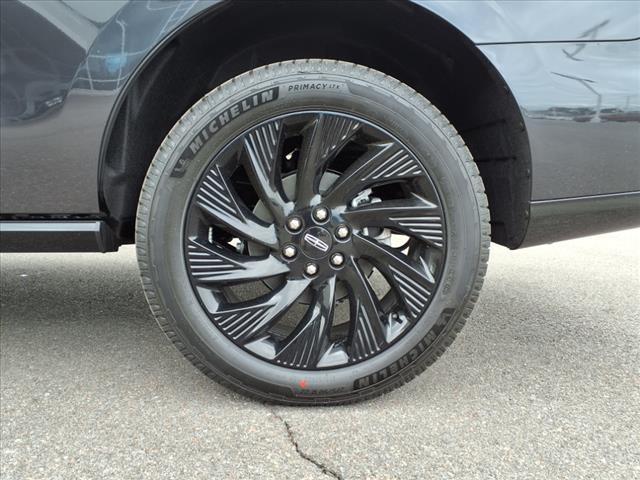 new 2025 Lincoln Navigator car, priced at $109,305
