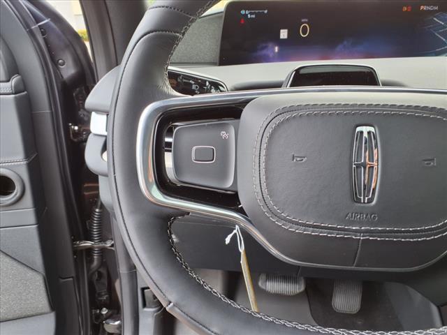 new 2025 Lincoln Navigator car, priced at $109,305