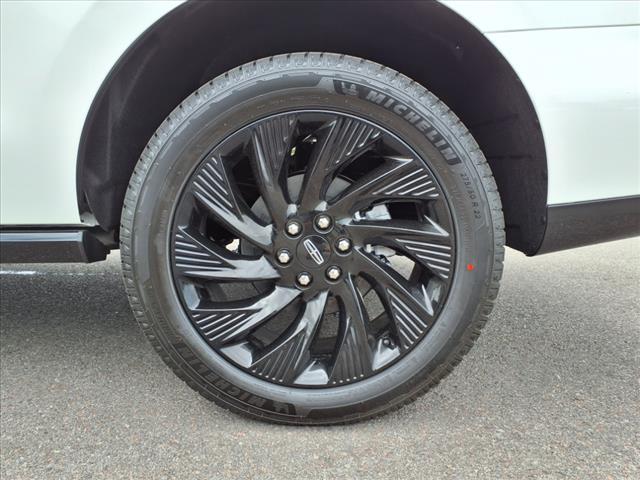 new 2025 Lincoln Navigator car, priced at $109,305