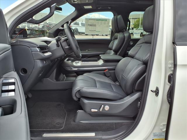 new 2025 Lincoln Navigator car, priced at $109,305