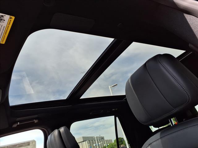 new 2025 Lincoln Navigator car, priced at $108,605