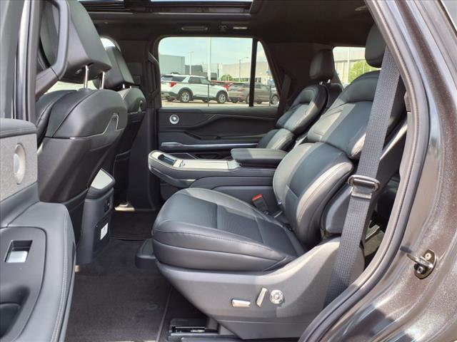 new 2025 Lincoln Navigator car, priced at $108,605