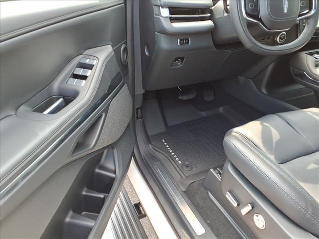 new 2025 Lincoln Navigator car, priced at $103,497
