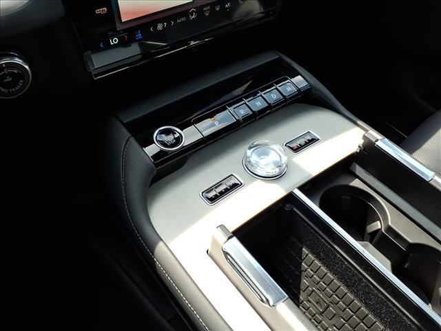 new 2025 Lincoln Navigator car, priced at $103,497