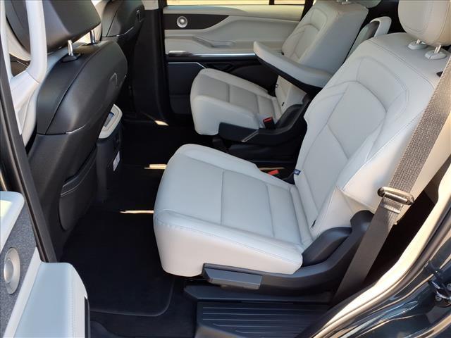 new 2025 Lincoln Navigator car, priced at $102,090