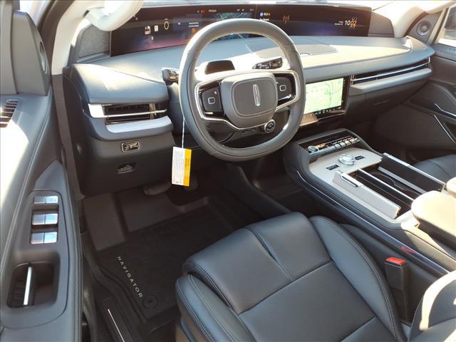 new 2025 Lincoln Navigator car, priced at $105,085