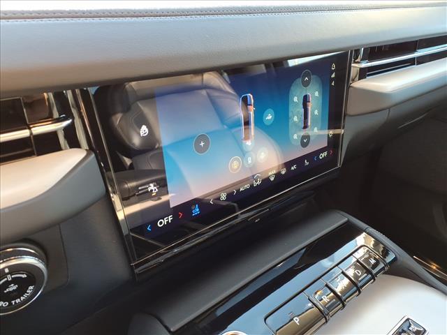 new 2025 Lincoln Navigator car, priced at $105,085