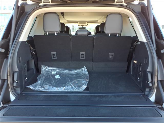 new 2025 Lincoln Navigator car, priced at $105,085