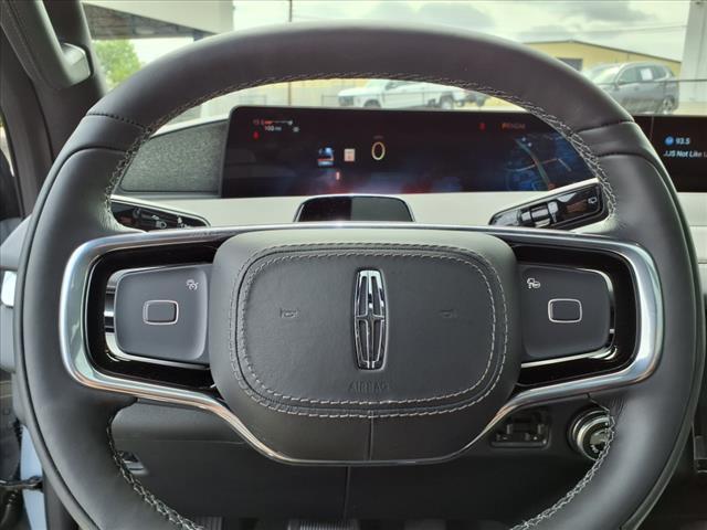 new 2025 Lincoln Navigator car, priced at $109,305
