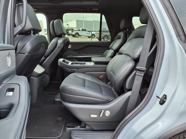 new 2025 Lincoln Navigator car, priced at $109,305