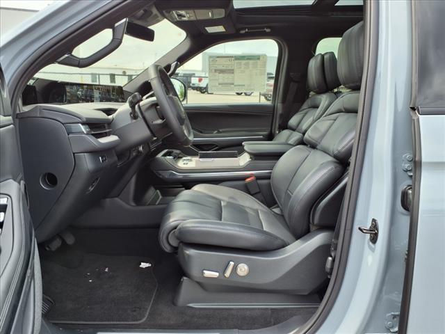 new 2025 Lincoln Navigator car, priced at $109,305