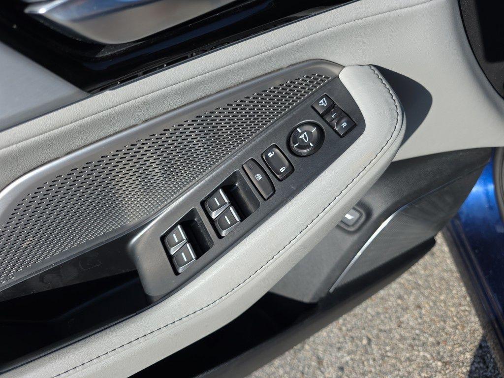 used 2023 Acura MDX car, priced at $37,899