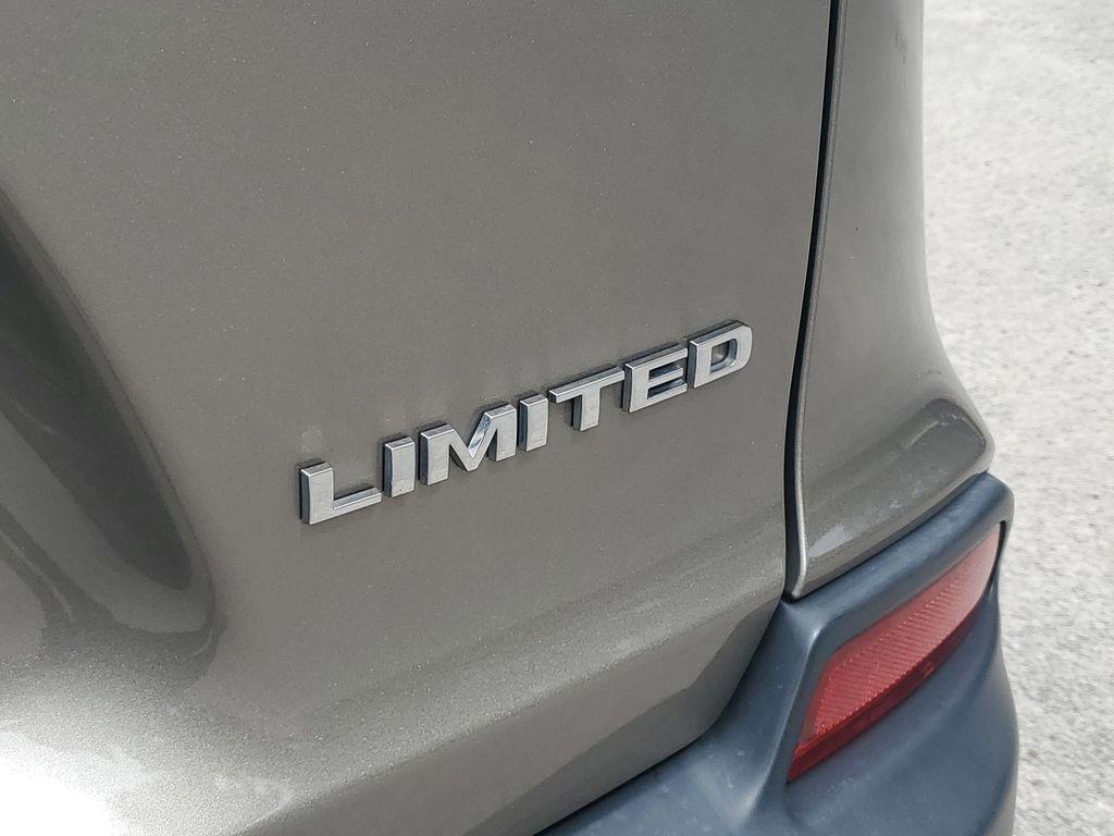 used 2019 Jeep Cherokee car, priced at $17,174