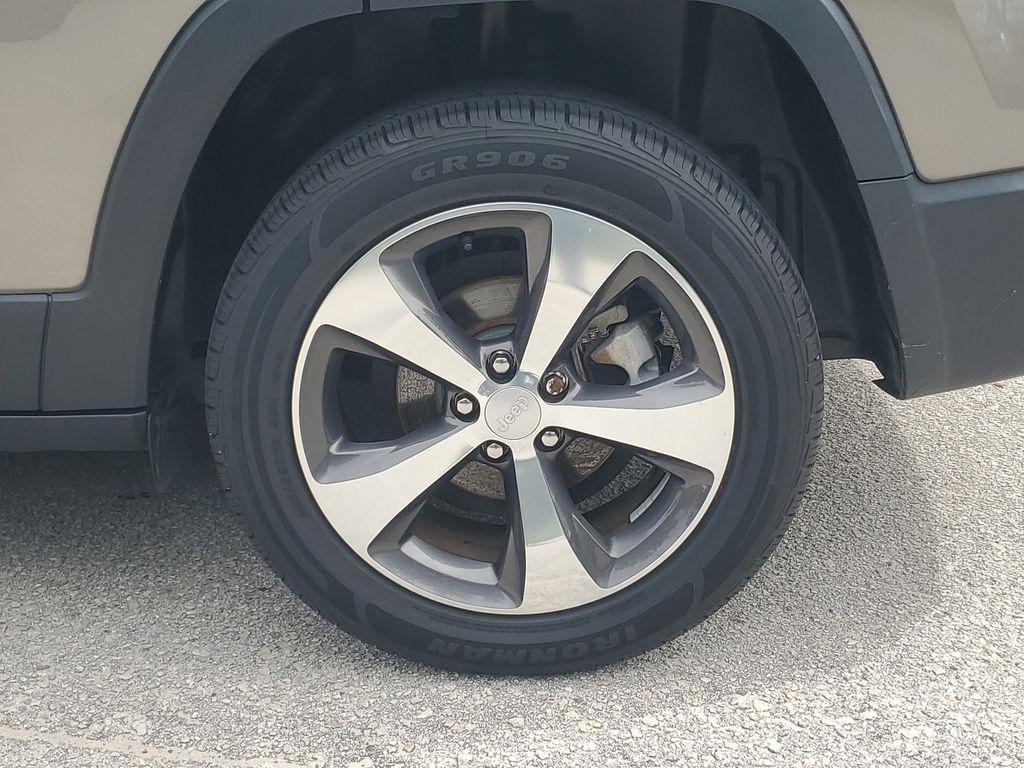 used 2019 Jeep Cherokee car, priced at $17,174