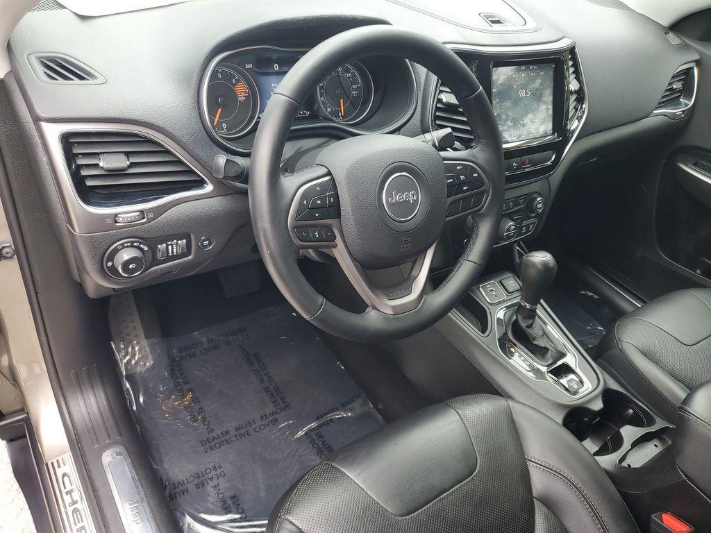 used 2019 Jeep Cherokee car, priced at $17,174