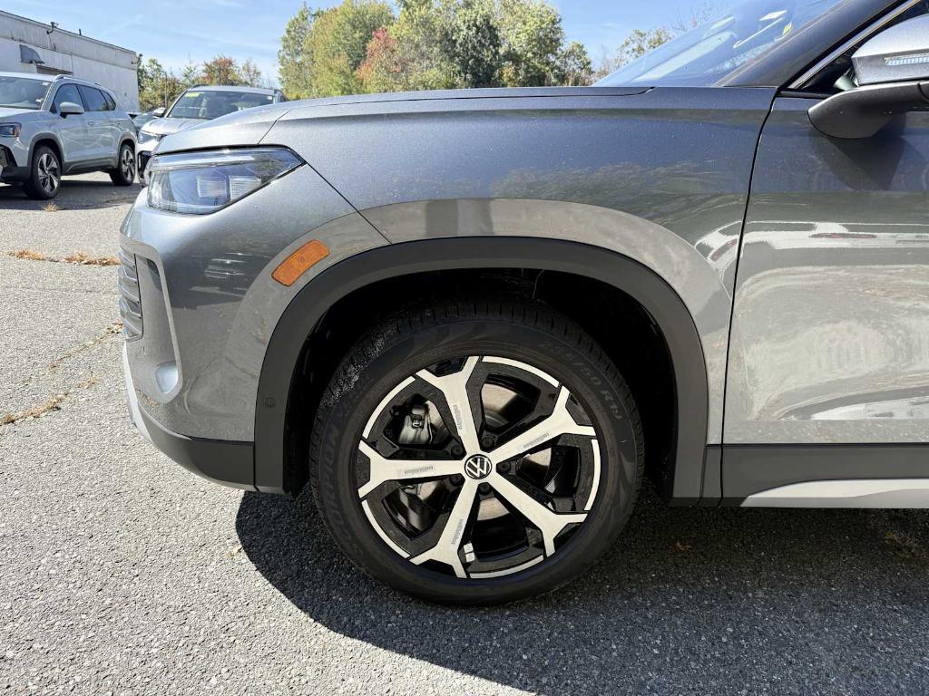 new 2025 Volkswagen Tiguan car, priced at $35,355