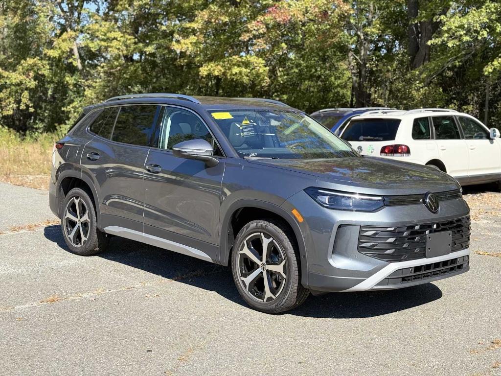 new 2025 Volkswagen Tiguan car, priced at $35,355