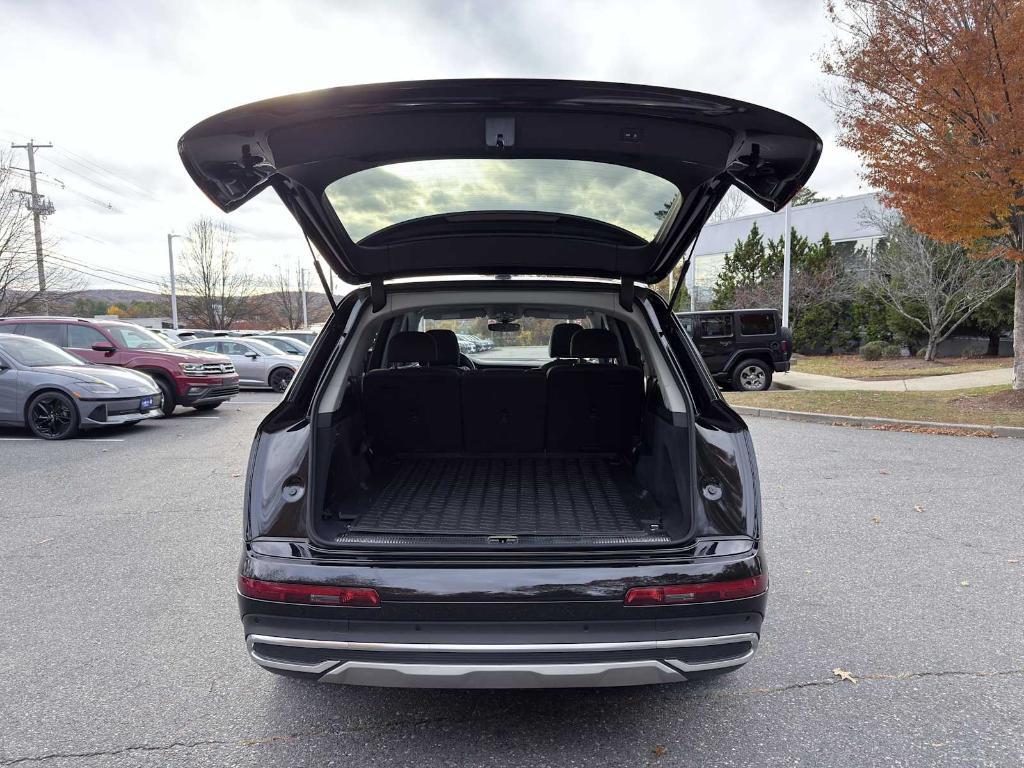 used 2024 Audi Q7 car, priced at $47,304