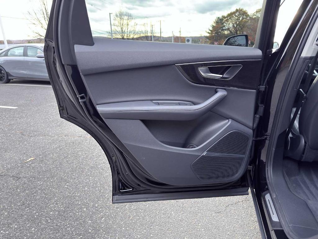 used 2024 Audi Q7 car, priced at $47,304