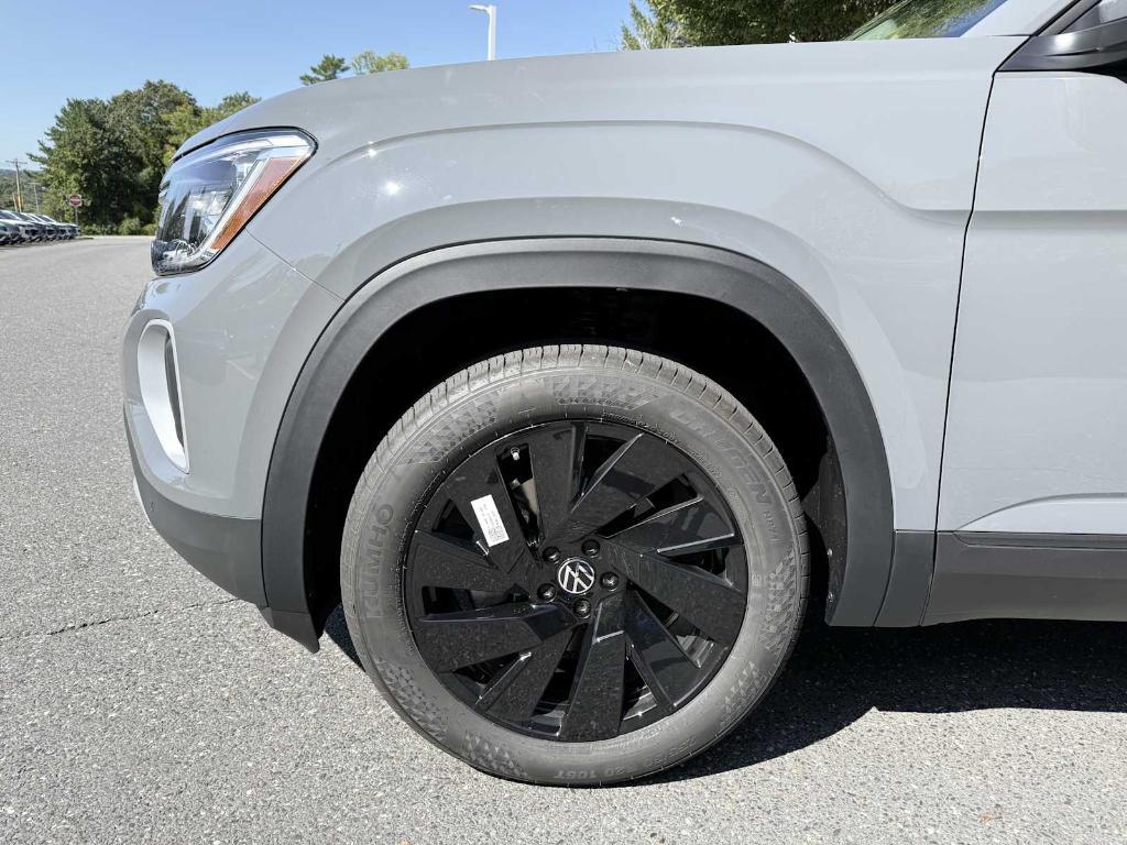 new 2026 Volkswagen Atlas car, priced at $47,605