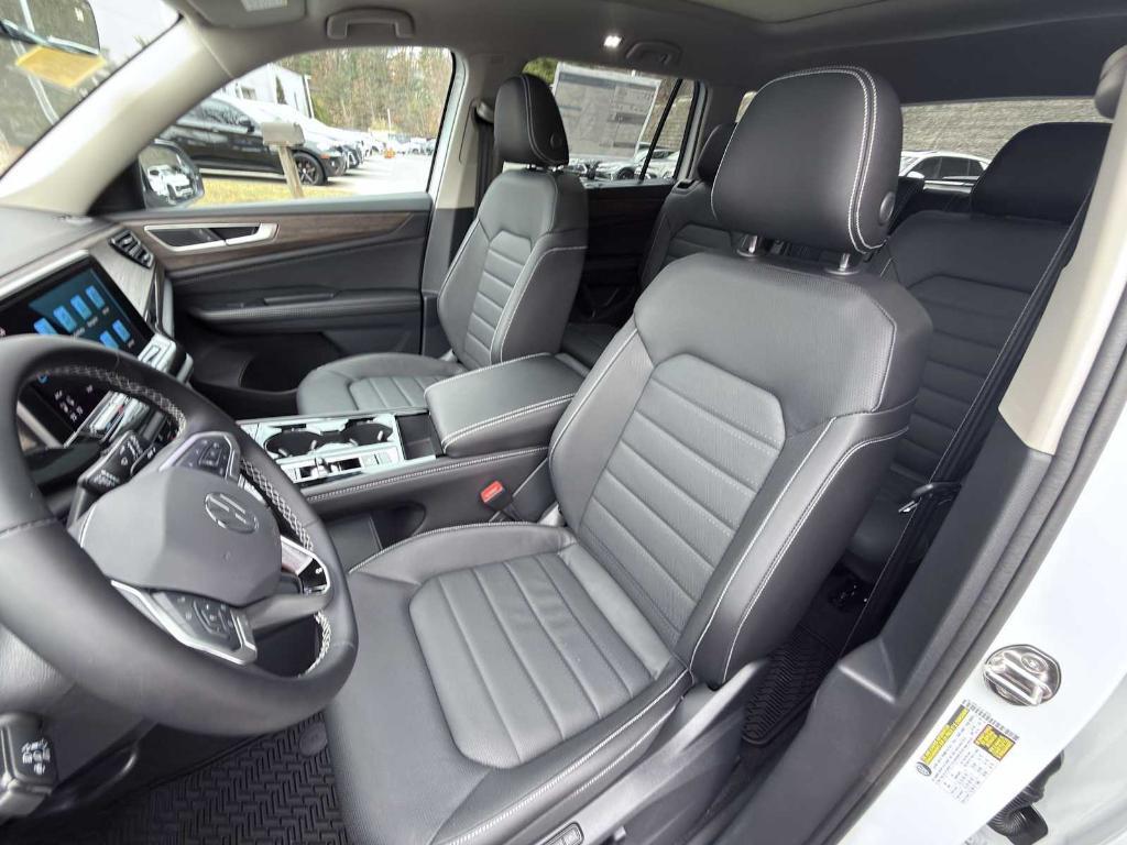 new 2026 Volkswagen Atlas car, priced at $49,662