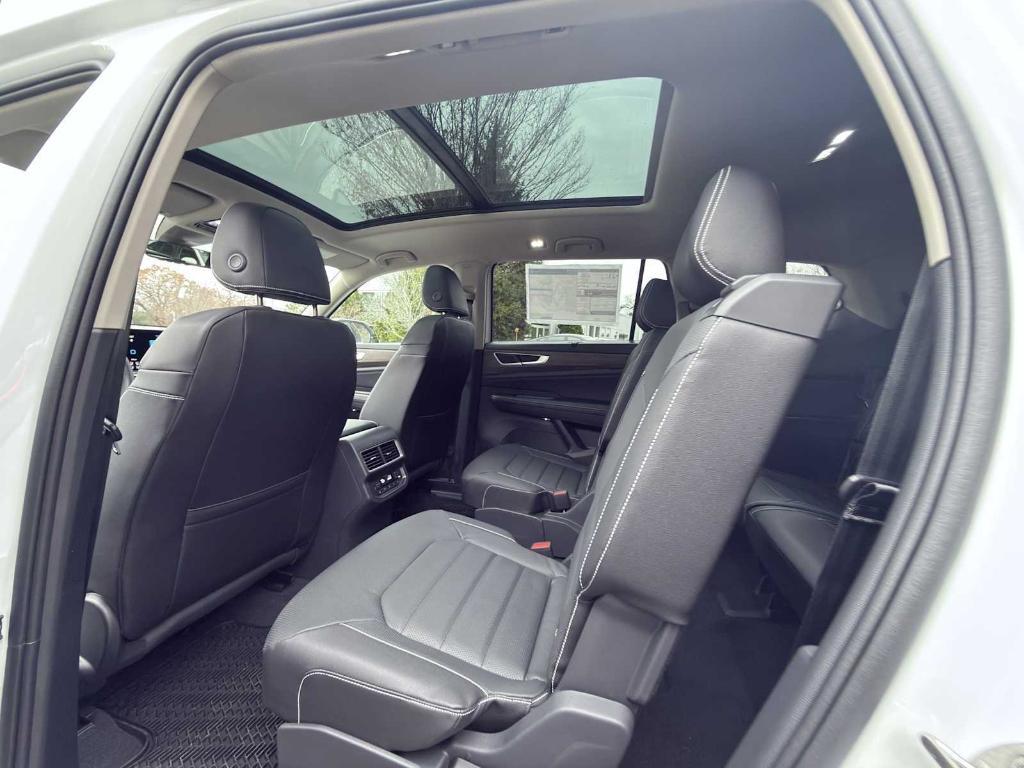 new 2026 Volkswagen Atlas car, priced at $49,662