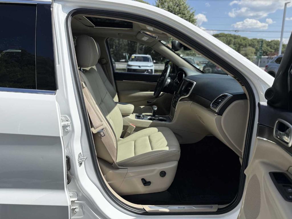 used 2015 Jeep Grand Cherokee car, priced at $13,995