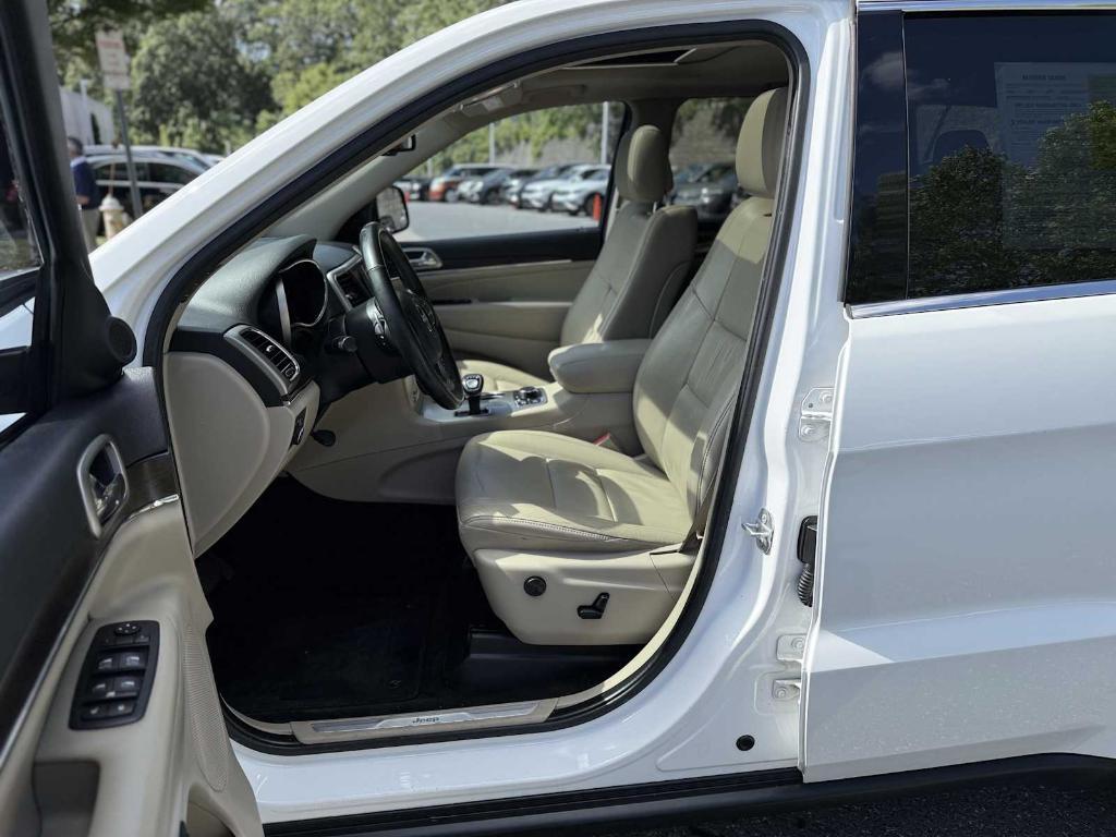 used 2015 Jeep Grand Cherokee car, priced at $13,995