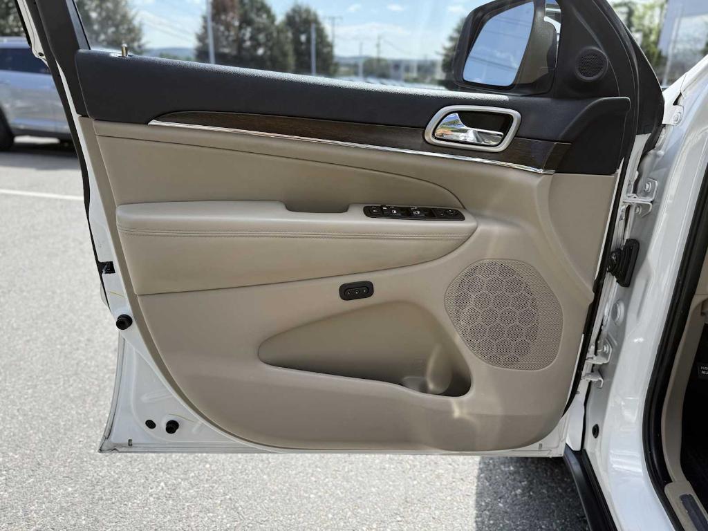 used 2015 Jeep Grand Cherokee car, priced at $13,995