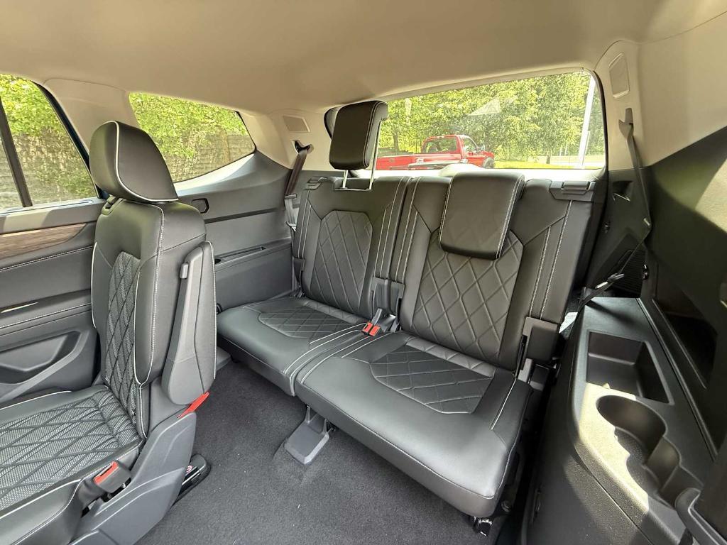 new 2025 Volkswagen Atlas car, priced at $50,770
