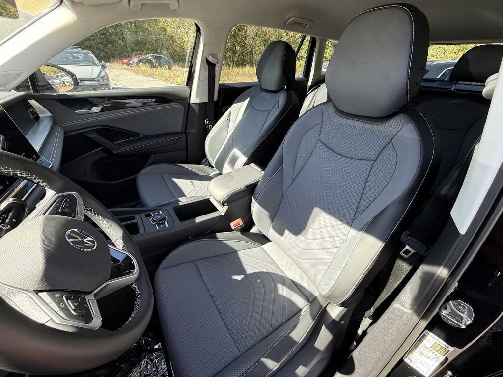 new 2025 Volkswagen Tiguan car, priced at $34,018