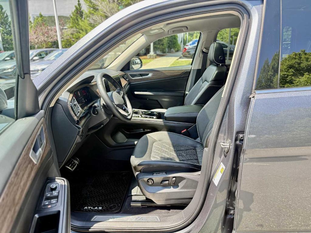 used 2025 Volkswagen Atlas car, priced at $47,894