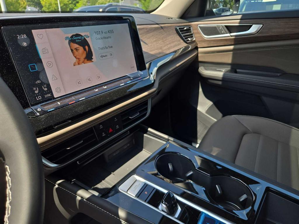 new 2025 Volkswagen Atlas car, priced at $45,396