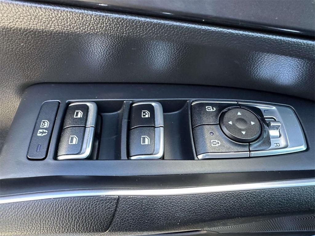 used 2023 Kia Sorento car, priced at $21,356