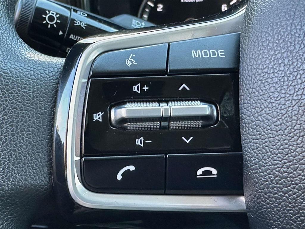 used 2023 Kia Sorento car, priced at $21,356