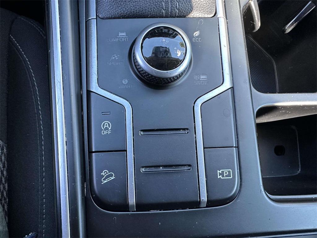 used 2023 Kia Sorento car, priced at $21,356