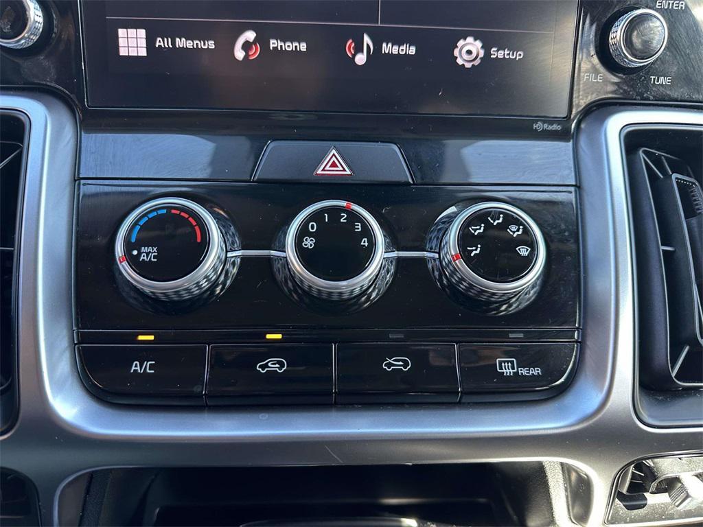 used 2023 Kia Sorento car, priced at $21,356