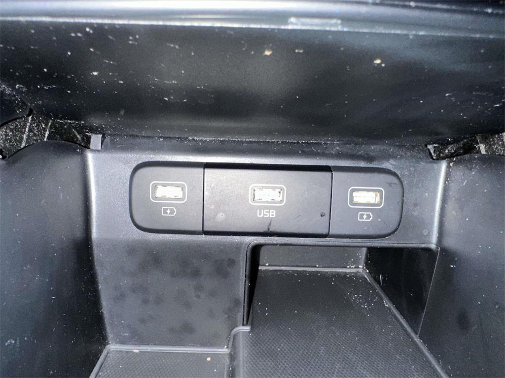 used 2023 Kia Sorento car, priced at $21,356