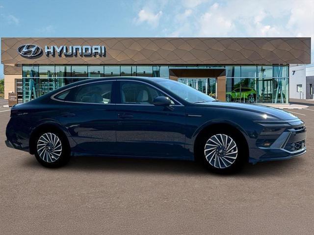 new 2025 Hyundai Sonata Hybrid car, priced at $31,998