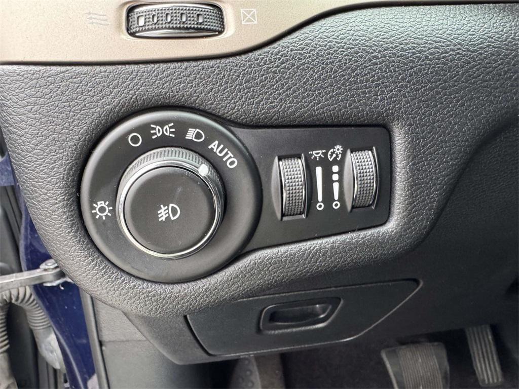 used 2016 Jeep Cherokee car, priced at $12,999