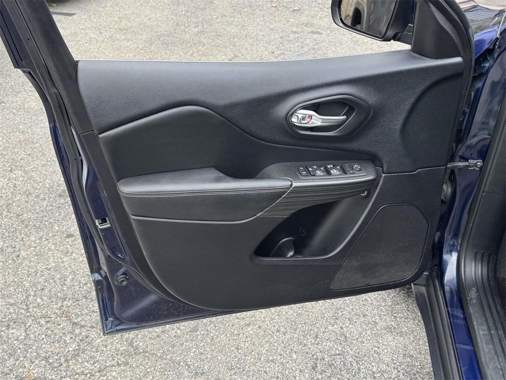 used 2016 Jeep Cherokee car, priced at $12,999