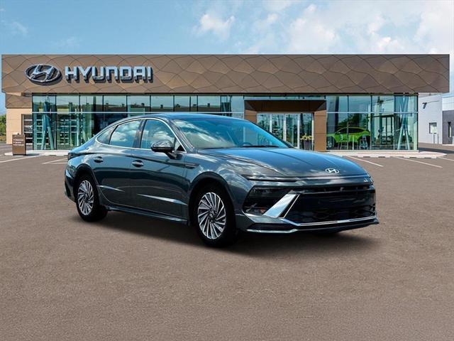 new 2025 Hyundai Sonata Hybrid car, priced at $38,040